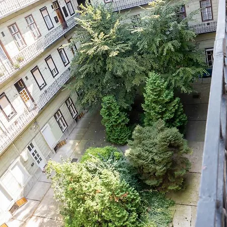Koczos Apartment *